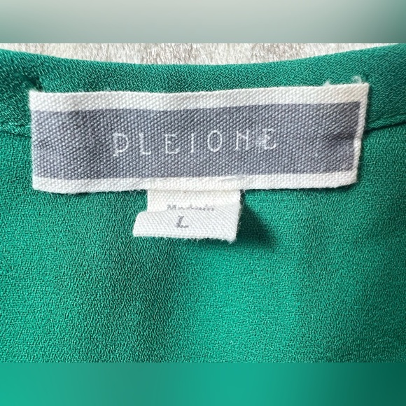 PLEIONE women v-neck long sleeve green blouse/size L - Picture 2 of 9